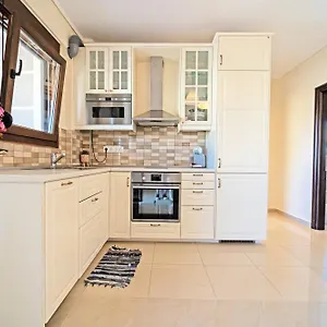 https://sunny-and-luxury-2-rooms-apartment.hotels-of-thessaloniki.com