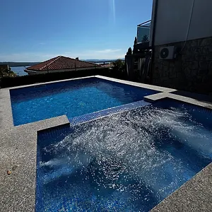 Blazevic, Heated Pool&jacuzzi Apartman Dramalj